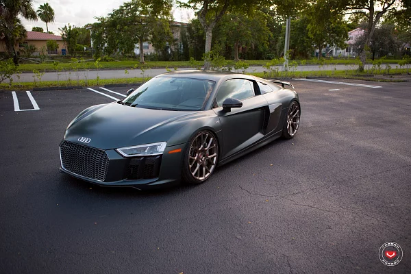 Фото дисков Vossen CG-204 Глянцевая бронза на Audi R8 (4S)