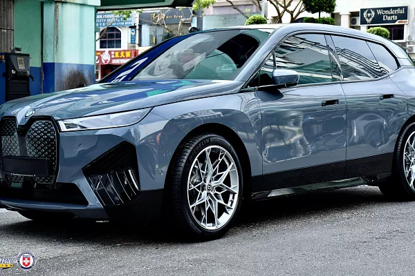 BMW iX