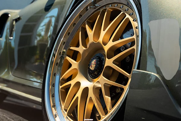 Фото дисков HRE 540C Глянцевое золото на Porsche 911 VIII