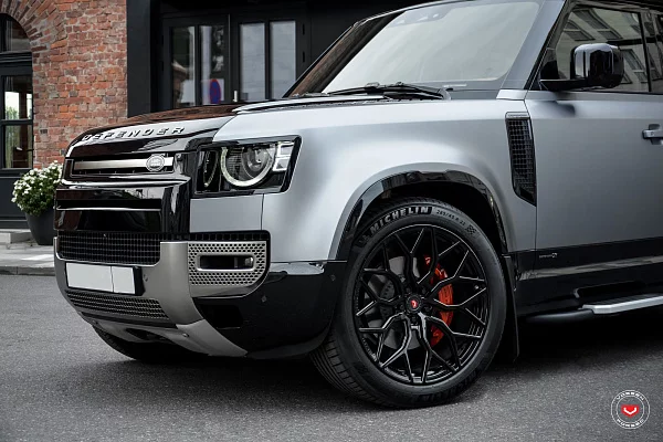 Фото дисков Vossen S17-01 Черный глянец на Land Rover Defender II