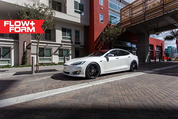Фото дисков HRE FF04 Черный сатин на Tesla Model S