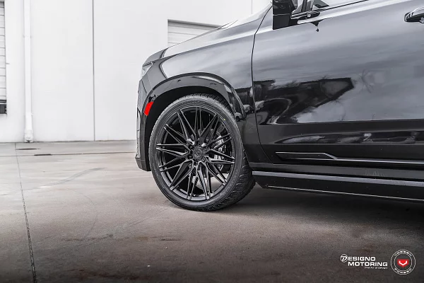Фото дисков Vossen EVO-5 Черный глянец на Cadillac Escalade V