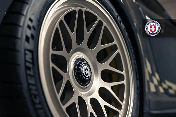 Фото дисков HRE 300 GT Глянцевая шампань на Porsche 911 VI