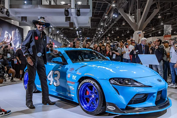 Фото дисков HRE C106 Синий глянец на Toyota Supra A90