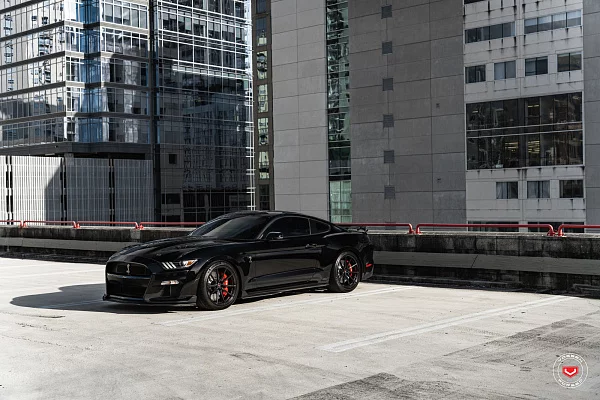 Фото дисков Vossen M-X2 Черный глянец на Ford Mustang VI