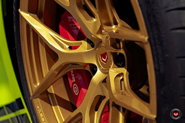 Фото дисков Vossen S21-01 Сатиновое золото на Ford Mustang VI