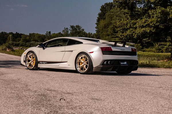 Фото дисков HRE S101 Глянцевое золото на Lamborghini Gallardo