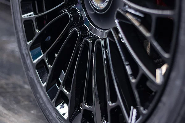 Фото дисков Brixton Forged LX01 Черный глянец на Cadillac Escalade V