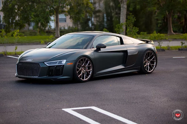 Фото дисков Vossen CG-204 Глянцевая бронза на Audi R8 (4S)