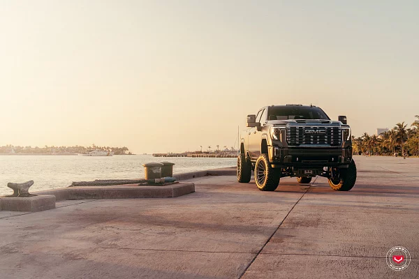Фото дисков Vossen VFX-03 Глянцевый темный лак на GMC Sierra IV