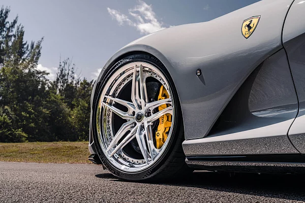 Фото дисков HRE S107SC Глянцевый лак на Ferrari 812