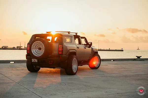 Фото дисков Vossen LCX-04 Глянцевый лак на GMC Hummer EV