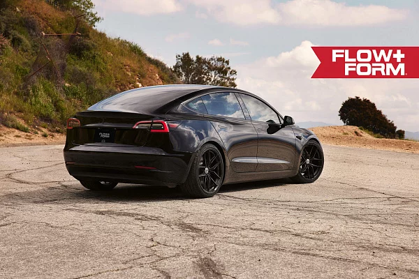 Фото дисков HRE FF21 Черный глянец на Tesla Model 3