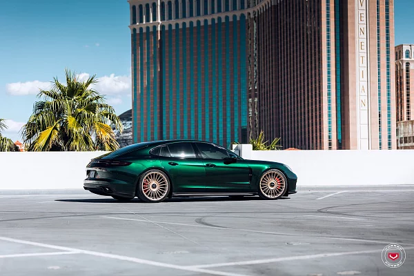 Фото дисков Vossen S17-13 Сатиновая шампань на Porsche Panamera II