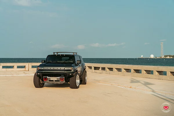 Фото дисков Vossen LCX-04 Глянцевый лак на GMC Hummer EV