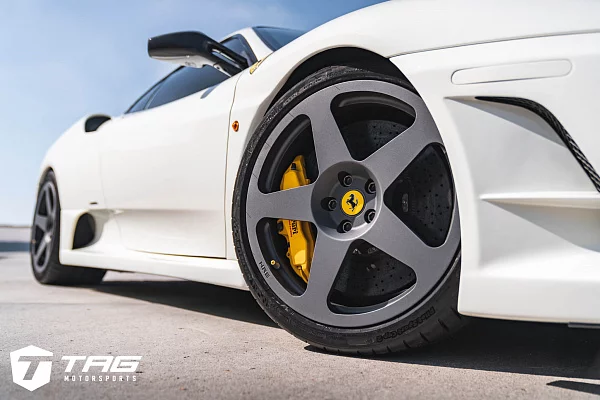 Фото дисков HRE 305M Сатиновый графит на Ferrari F430