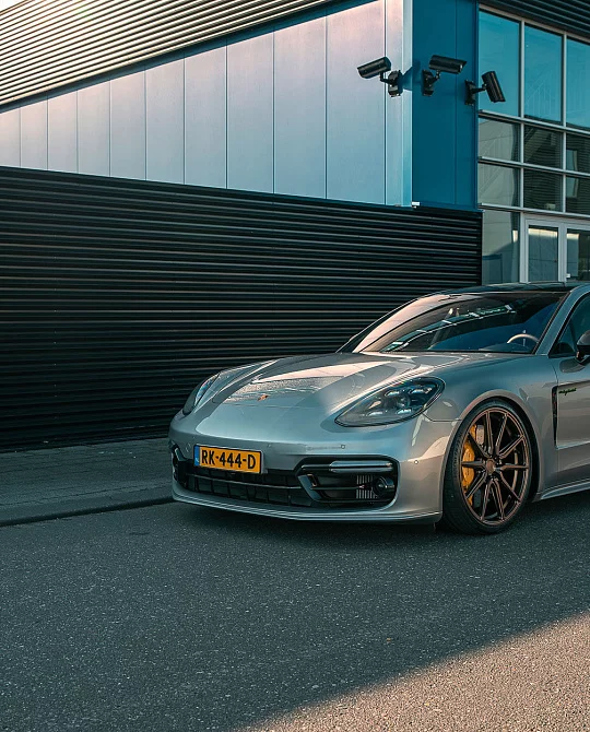 Фото дисков HF-3 Сатиновая бронза на Porsche Panamera II