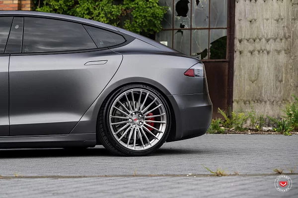 Фото дисков Vossen S17-04 Глянцевый тонированный лак на Tesla Model S
