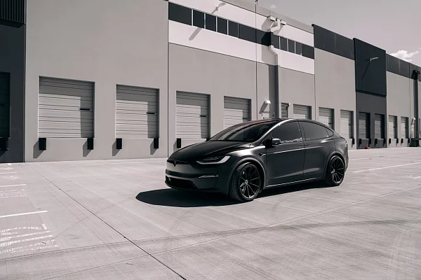 Фото дисков Brixton Forged R11-R Черный матовый на Tesla Model X