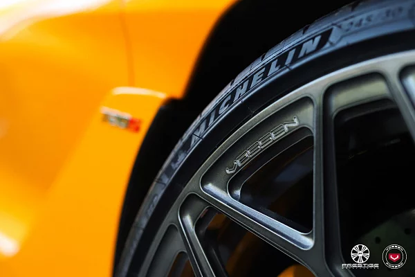 Фото дисков Vossen S17-01 Глянцевый темный лак на McLaren 720S