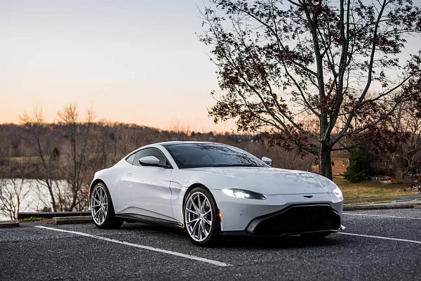 Фото дисков HRE P204 Серебро на Aston Martin Vantage 4
