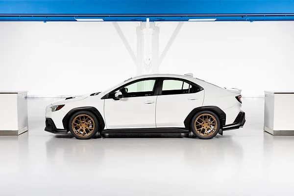 Фото дисков Motegi Racing MR147 CM7 Сатиновое золото на  Subaru WRX VB