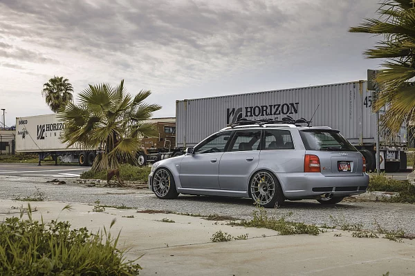Фото дисков Rotiform OZR Матовый графит на Audi A/S/RS 4 (B8)