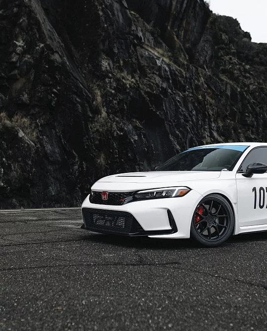 Фото дисков LTN-J Черный матовый на Honda Civic Type R FL5