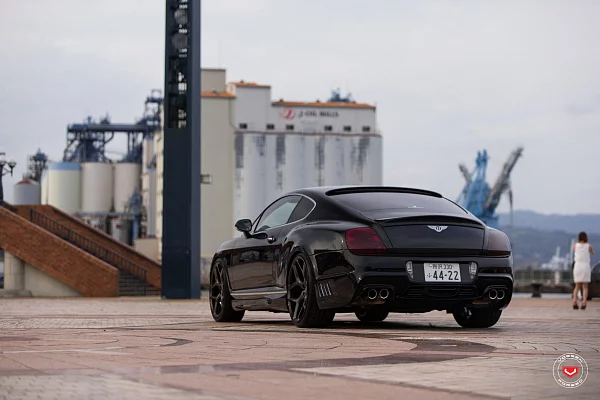 Фото дисков Vossen CG-205 Черный глянец на Bentley Continental GT II