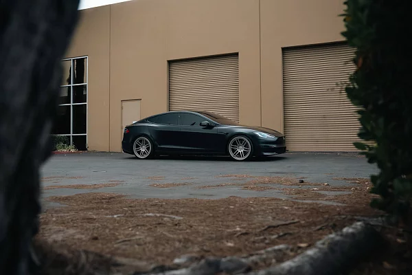 Фото дисков HRE 312 GTS Сатиновая шампань на Tesla Model S