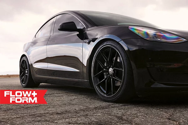Фото дисков HRE FF21 Черный глянец на Tesla Model 3