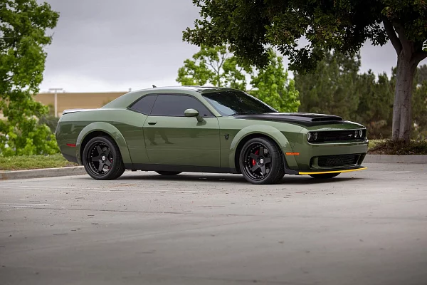 Фото дисков HRE C105 Черный сатин на Dodge Challenger III
