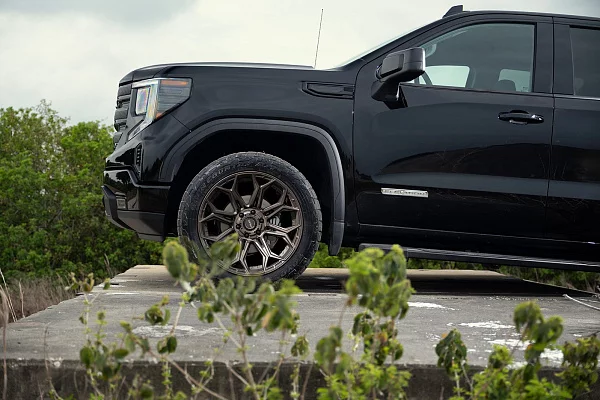 Фото дисков 4PLAY 4P83 Сатиновая бронза на GMC Sierra IV
