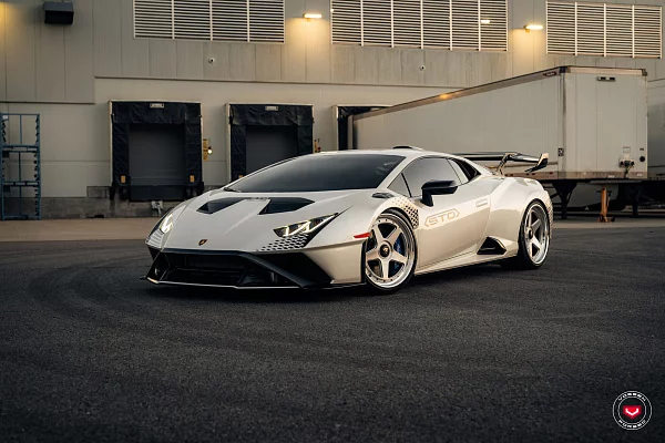 Фото дисков Vossen GEN-01 (3-Piece) Глянцевый лак на Lamborghini Huracan