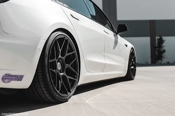 Фото дисков HRE FF01 Черный сатин на Tesla Model 3