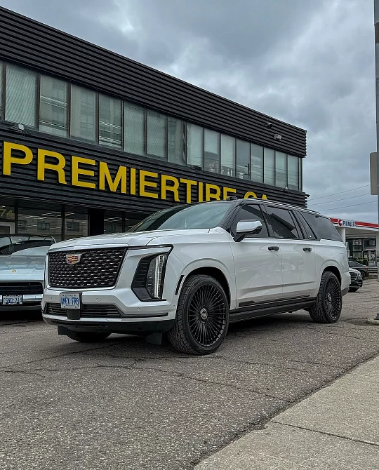 Фото дисков Tulum Черный глянец на Cadillac Escalade V