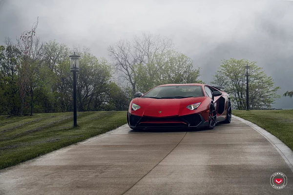 Фото дисков Vossen S21-01 Черный глянец на Lamborghini Aventador