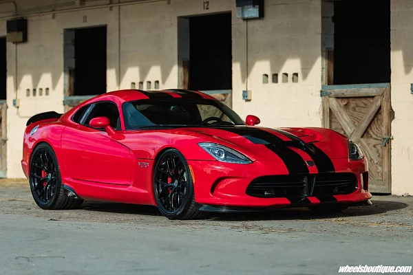 Фото дисков HRE R161 Lightweight Черный глянец на Dodge Viper