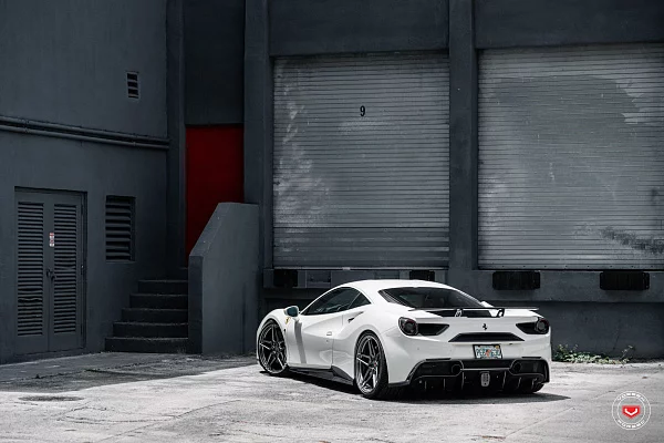 Фото дисков Vossen M-X1 Глянцевый темный лак на Ferrari 488