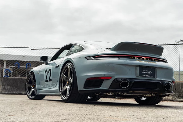 Фото дисков HRE 527M Глянцевый темный лак на Porsche 911 VIII