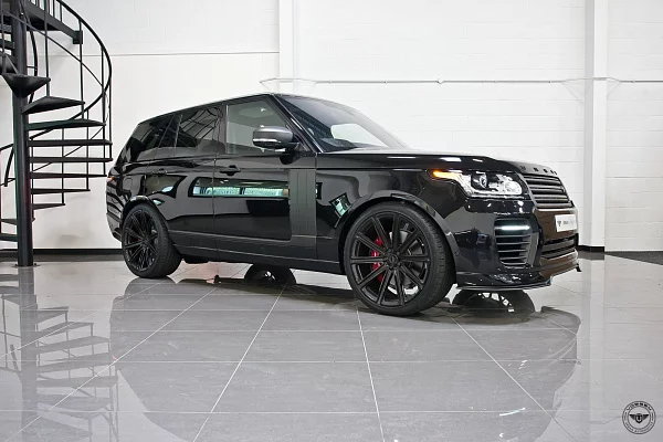 Фото дисков Vossen UV-2 Черный глянец на Range Rover IV
