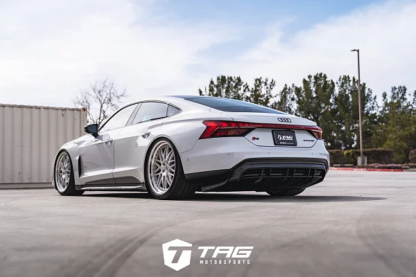 Фото дисков HRE 540C Глянцевый лак на Audi E-tron GT