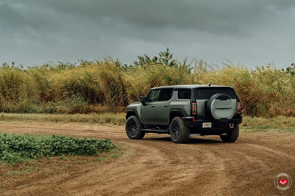 Фото дисков Vossen LC3-01 Черный глянец на GMC Hummer EV