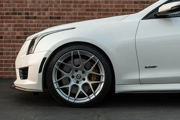 Фото дисков HRE FF01 Серебро на Cadillac ATS