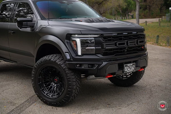 Фото дисков Vossen LCX-03 Черный глянец на GMC Sierra IV