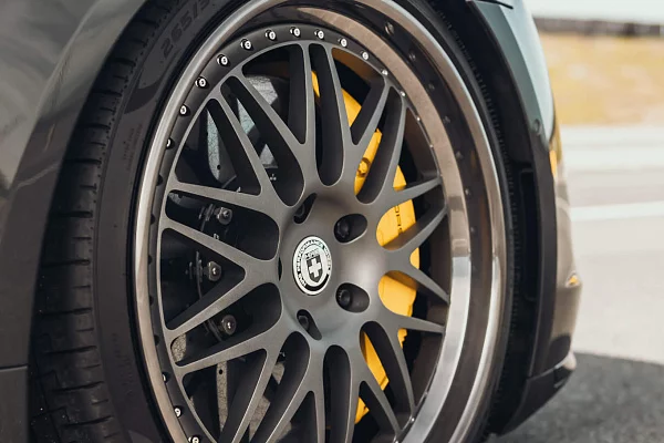 Фото дисков HRE 540C Сатиновый темный лак на Porsche Taycan I