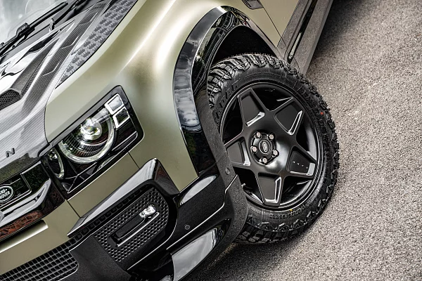 Land Rover Defender II