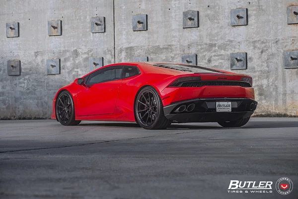 Фото дисков Vossen M-X2 Черный глянец на Lamborghini Huracan
