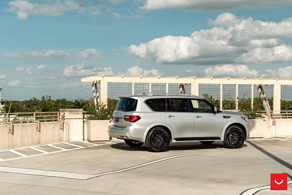 Фото дисков Vossen HF6-1 Глянцевый темный лак на Infiniti QX80 I