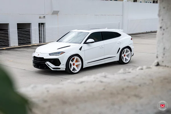 Фото дисков Vossen GEN-01 Белый глянец на Lamborghini Urus